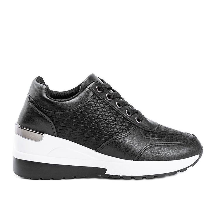 Mustat kiilakengät, joissa punottu Dianne -kuvio