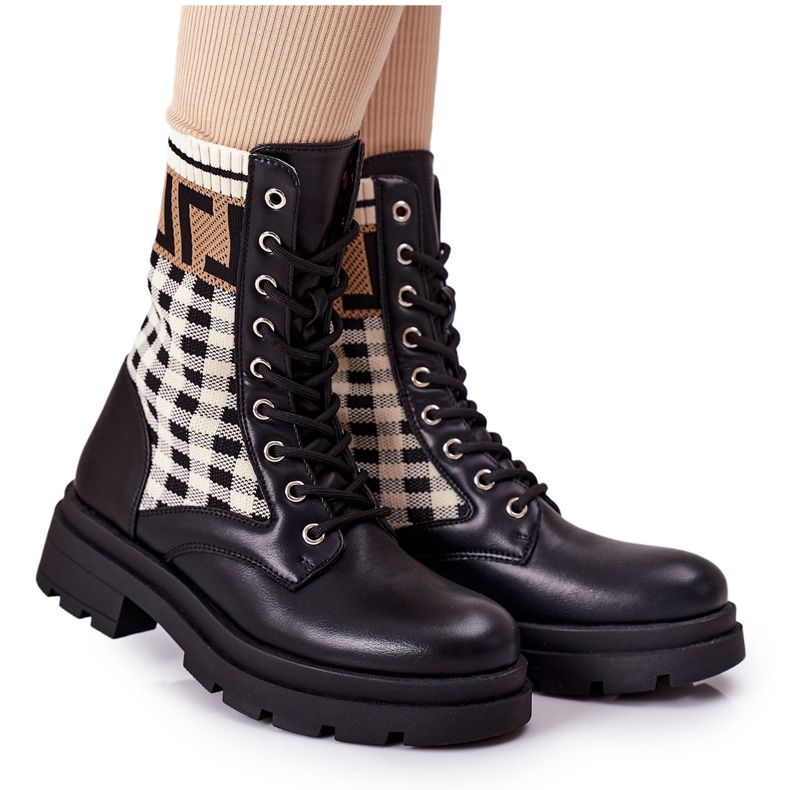 Työntekijät joustavasta mustasta kankaasta rakkaustarina ruskea