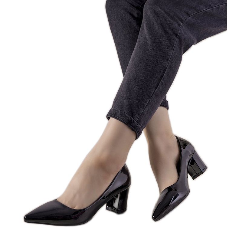 Mustat pumput Harye -pylväässä