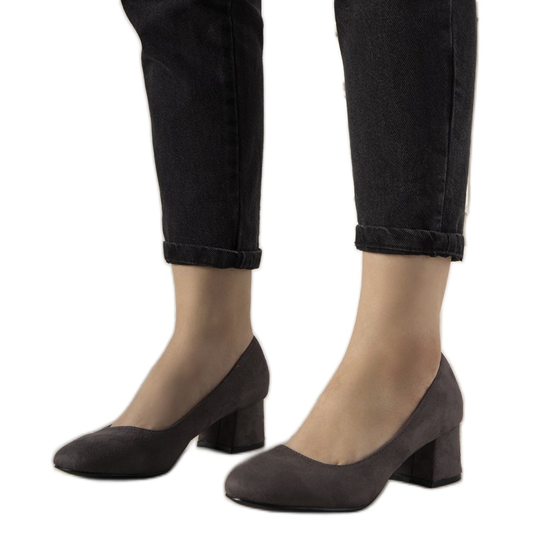 Harmaat pumput Always -postissa