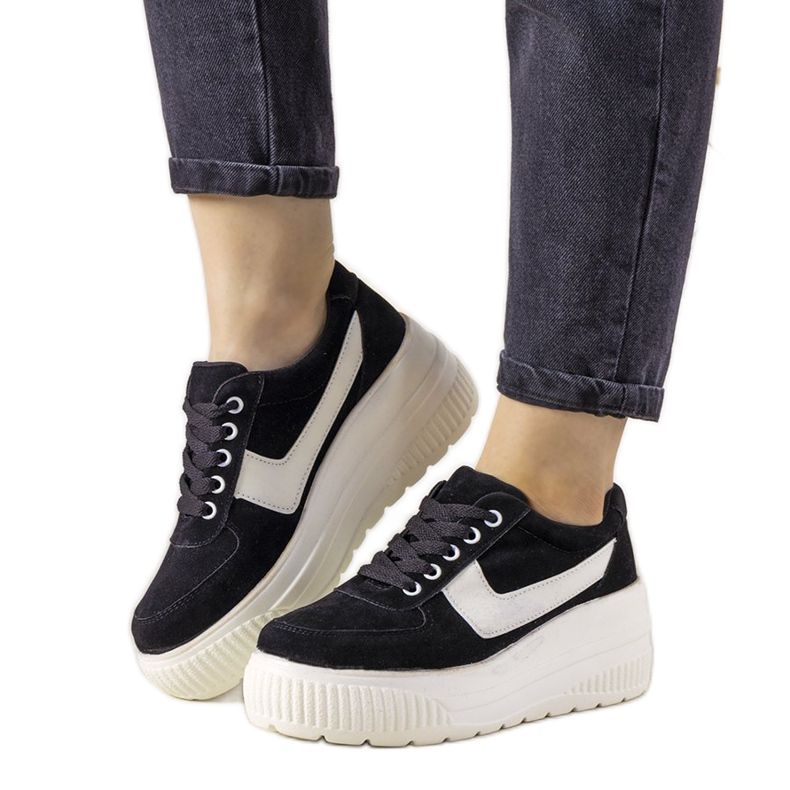 Mustat urheilukengät, joissa on korkea Chillout -pohja