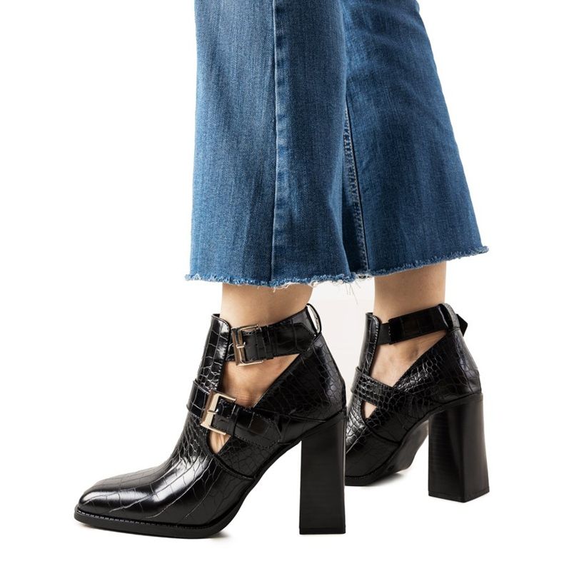 Mustat saappaat Maybelle -krokotiilikuorikuviossa