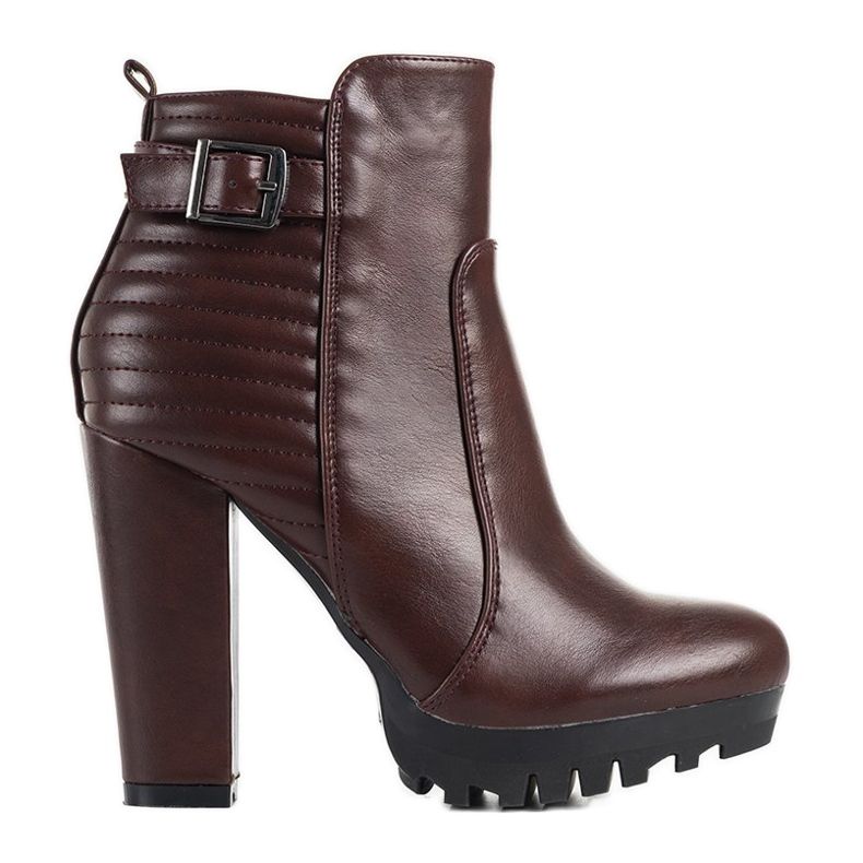 Maroon -saappaat korkealla Mango -pylväällä claret punainen