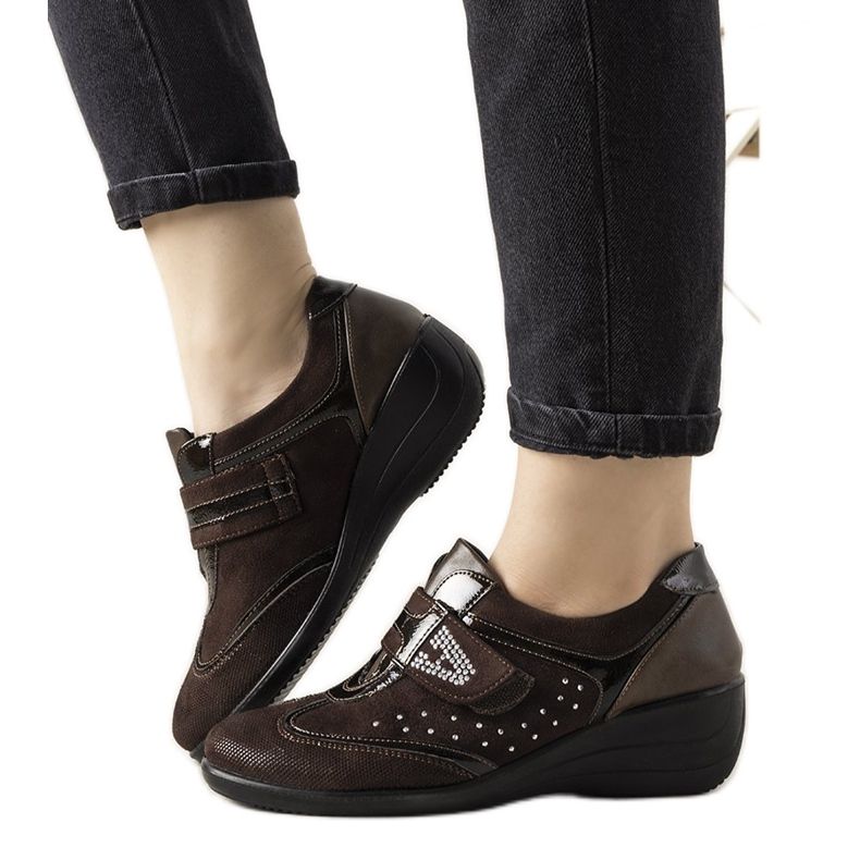 Brown kamppailee Meranten kiilalla ruskea