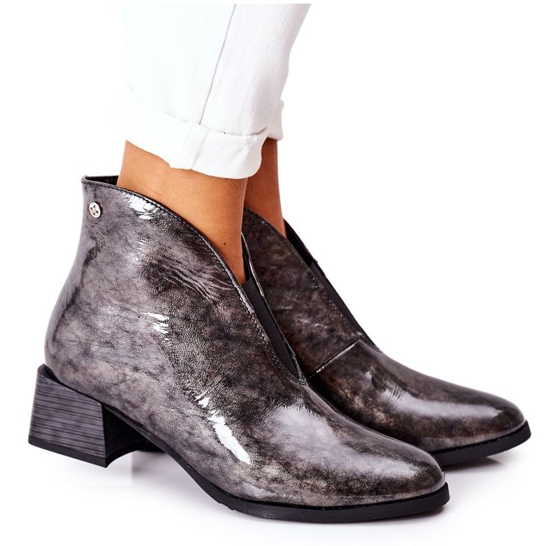 Nahkaiset lämpimät saappaat korkokengillä Maciejka 04777-13 Harmaa monivärinen