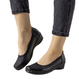 Mustat kengät paksulla Vontare -pohjalla