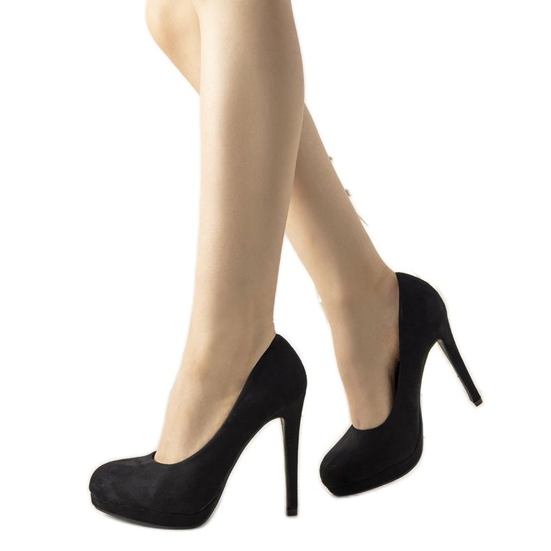 Ultimate -kantapäässä mustat pumput