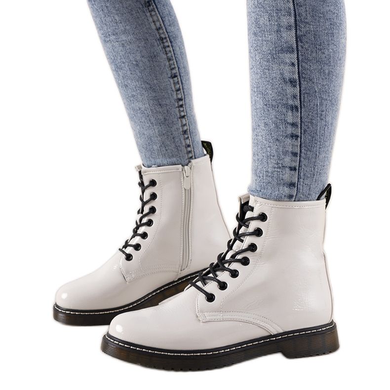 Peve naisten valkoiset lakatut saappaat valkoinen