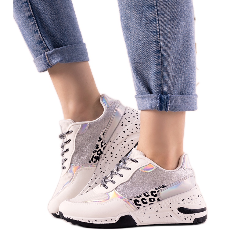 Valkoiset lenkkarit, joissa Manitoba -holografiset lisäosat valkoinen hopea