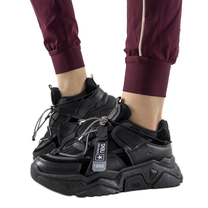 Mustat naisten Temida -lenkkarit