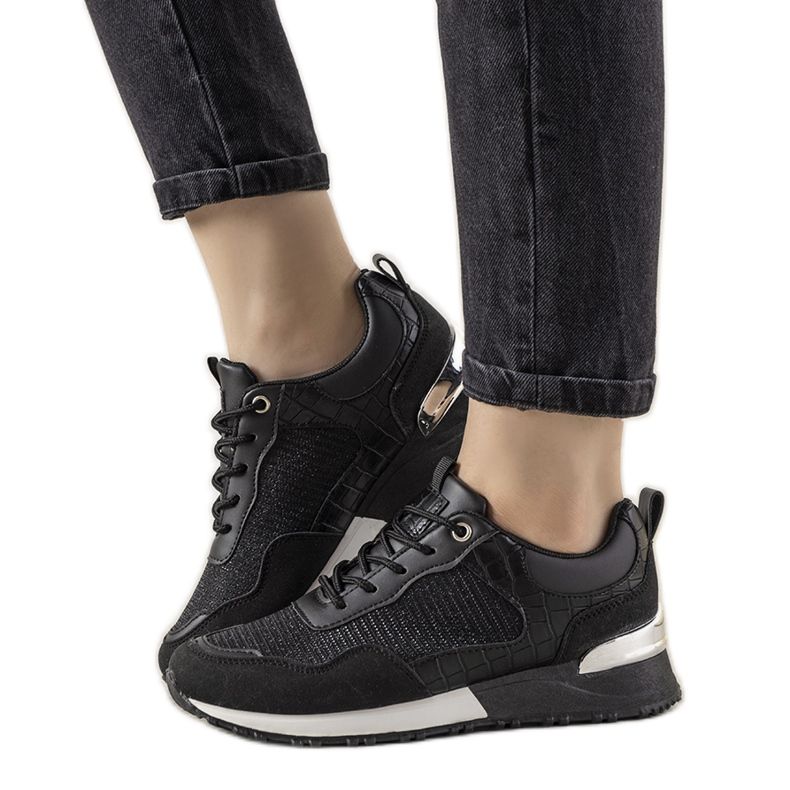 Mustat lenkkarit, joissa on Zariza -krokotiilin iho -aihe