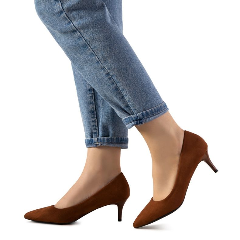 Ruskeat pumput Campbellin matalalla kantapäällä