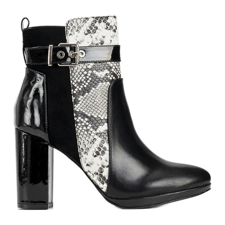 Mustat nilkkurit Peggie -pylväässä