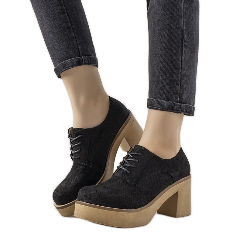 Cascio-pylvään mustat nauhoitetut nilkkurit