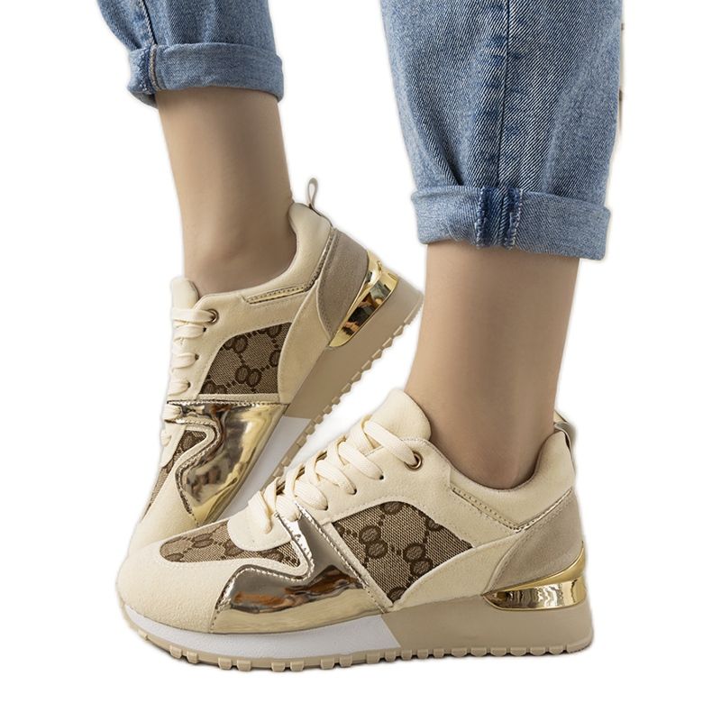 Naisten beige lenkkarit Jovannalta