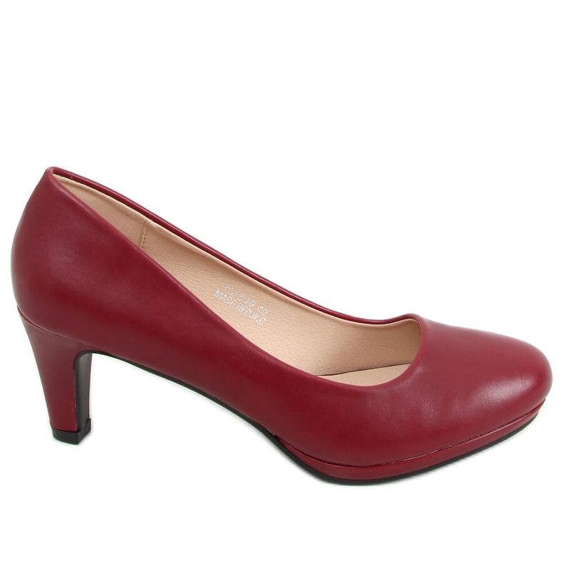 Pumput viininpunaisella KZ599 -viinitasolla punainen