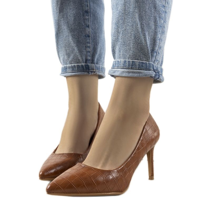 Ruskeat pumput Byatt -korkokengillä