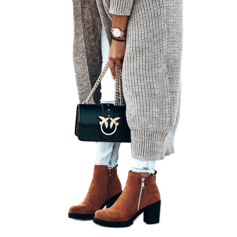 Kamelisaappaat Tiny -pylväässä ruskea