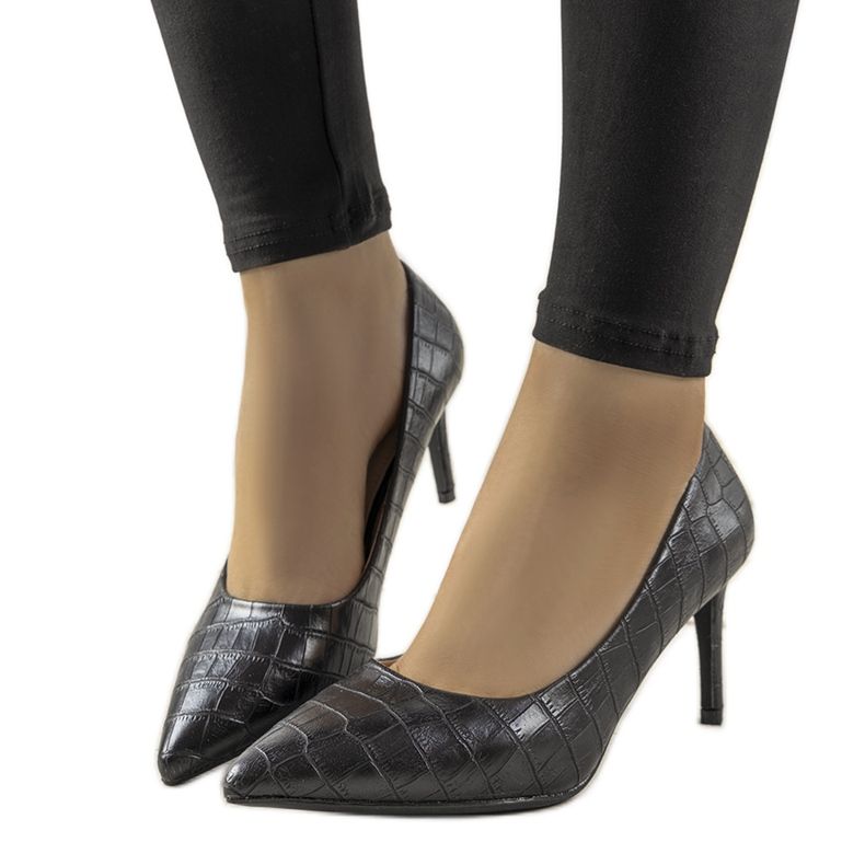 Mustat pumput Byatt -stiletto -kantapäässä