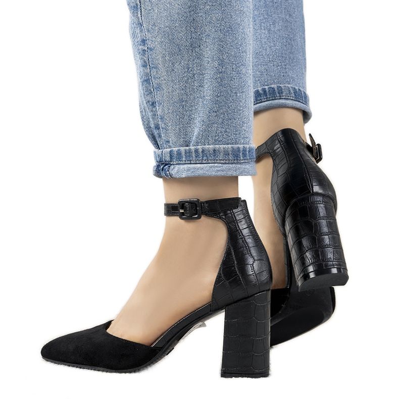 Mustat pumput Natalien postauksessa