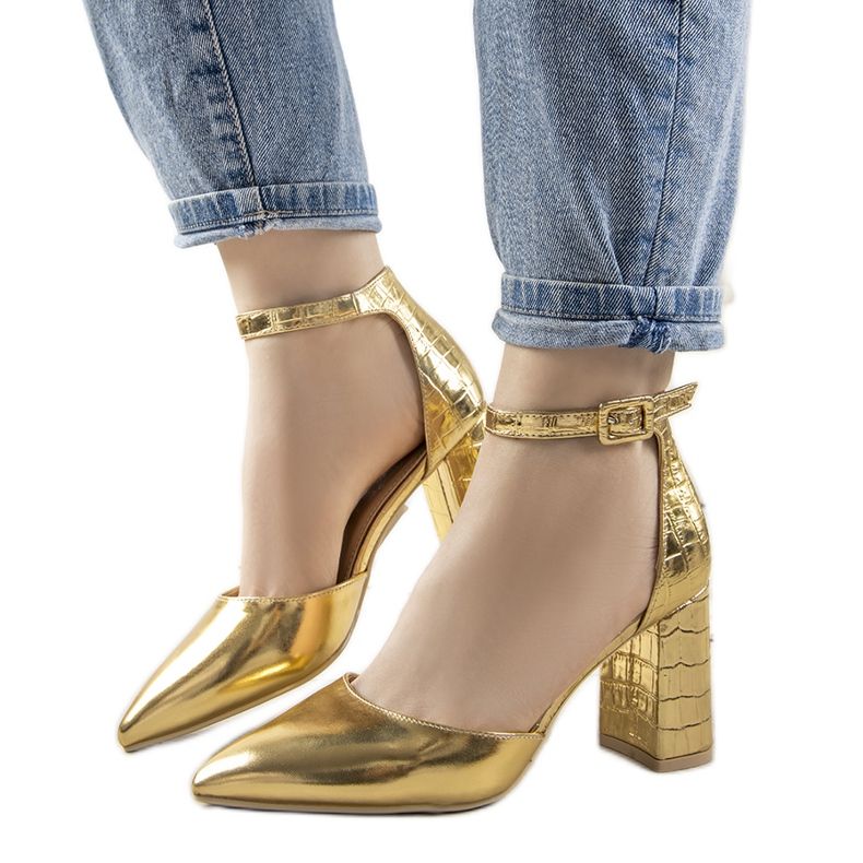 Kultapumput Ayers -pylväässä kultainen