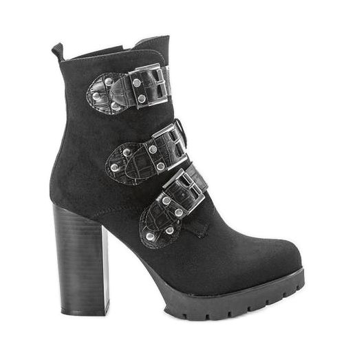 Mustat saappaat Corgin pylväässä