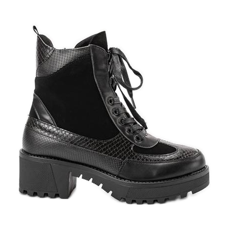 Mustat, mustat Vel -korkokengät