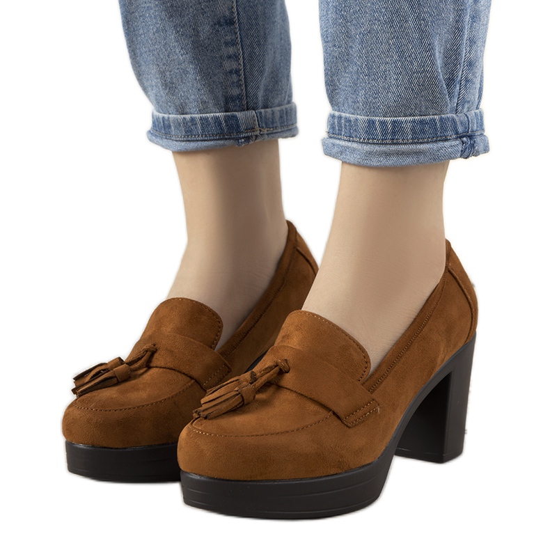 Ruskeat mokkasiinit Himmelin pylväässä