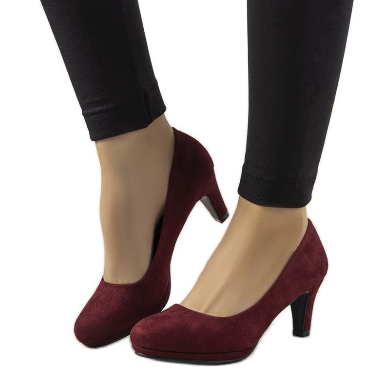 Burgundin pumput Eiffel -stiletossa punainen