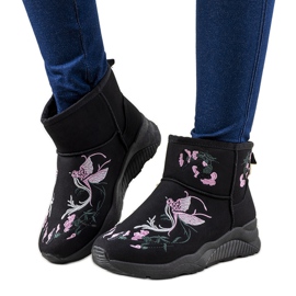 Mustat lumisaappaat Jamil -kirjonnalla