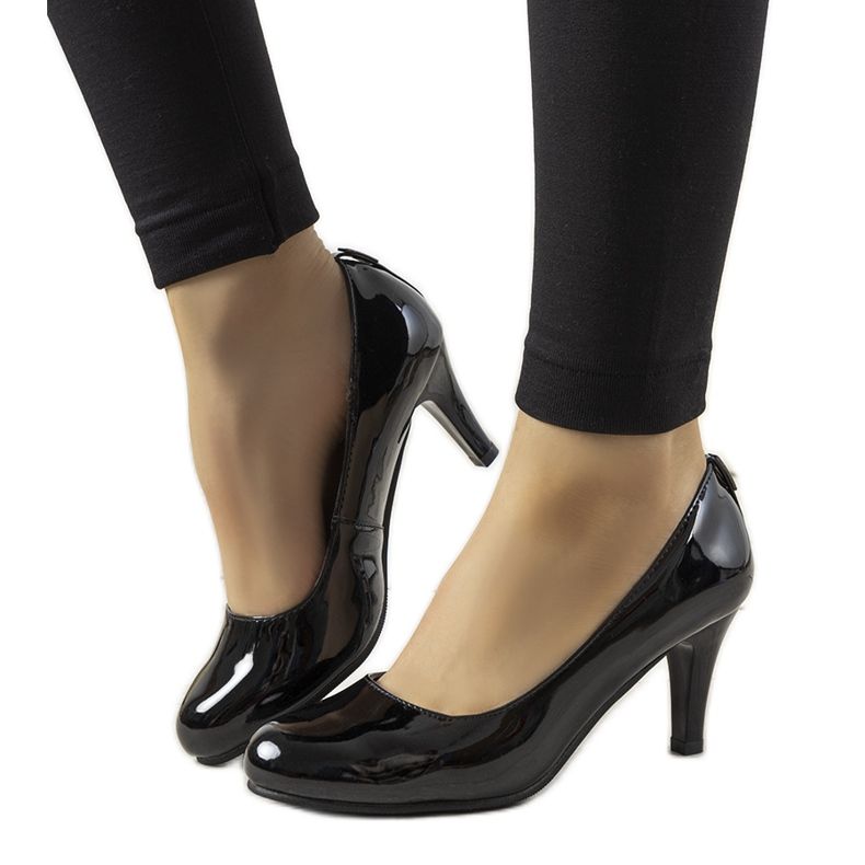 Mustat lakkapumput Zamora -pylväässä