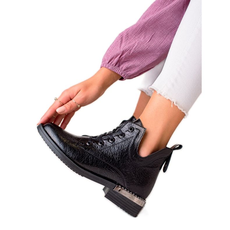 W. Potocki Muodikkaat saappaat, joissa on leikattu Potocki musta