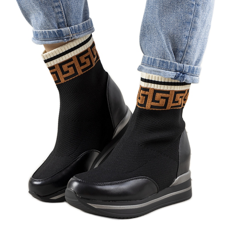 Mustat kiilakengät Wanda