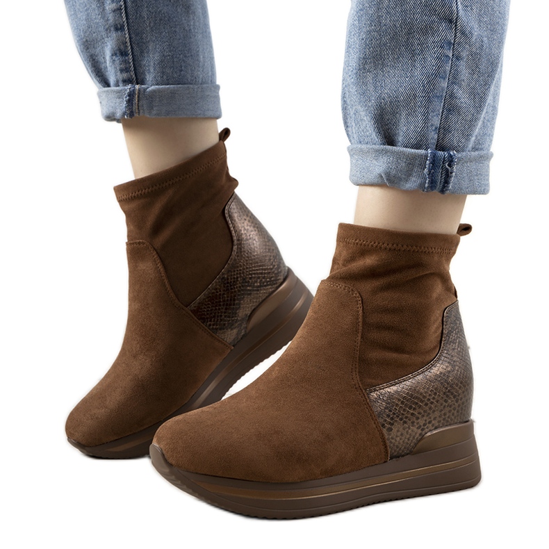 Ruskeat lenkkarit, joissa Garibay -käärmeen sisäosa