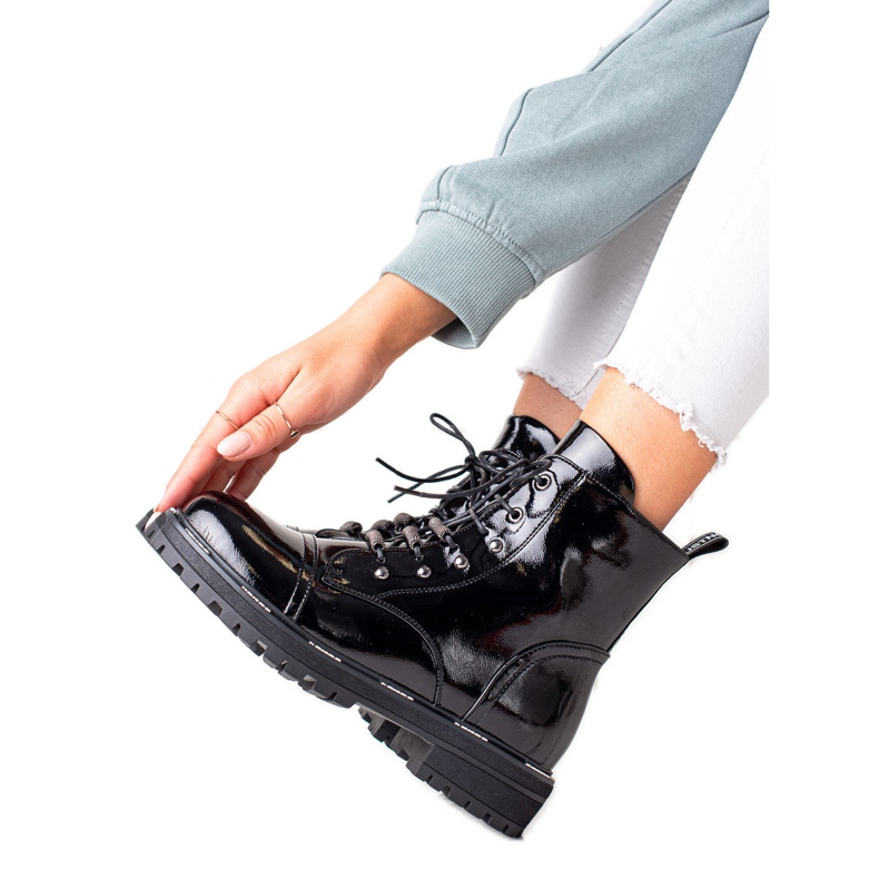 Tyylikkäät nahkaiset saappaat ARTIKER musta