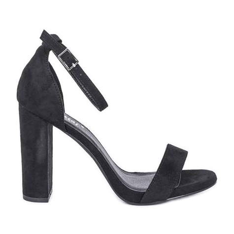 Bethin mustat korkokengät