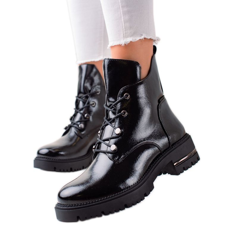 Muodikkaita nauhatyöntekijöitä, Sergio Leonen musta