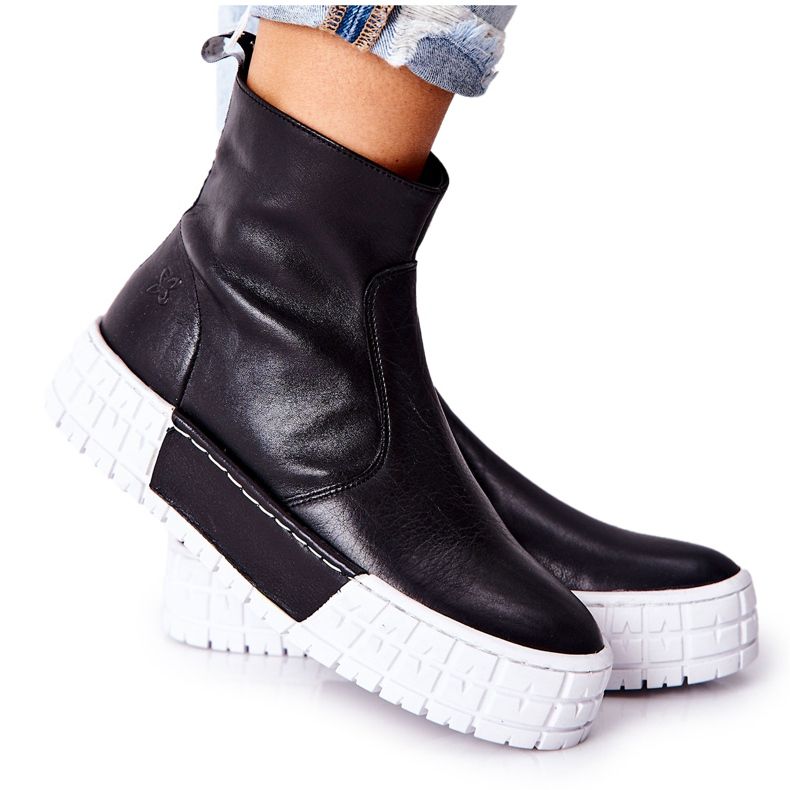 Maciejka Nahkasaappaat lavalla musta 05216-01