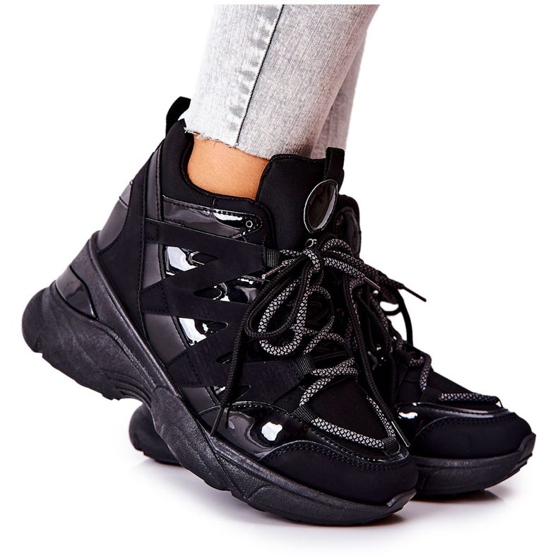 Urheilulliset mustat Hesane -kiilakengät