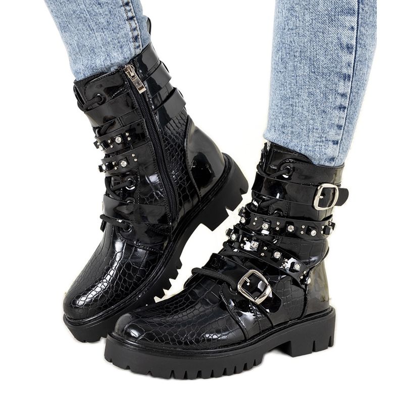 Albertine mustat kiiltonahkakengät