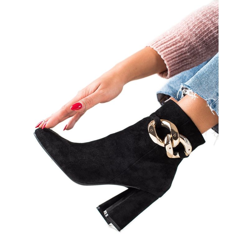 TRENDI Tyylikkäät saappaat kultaisella koristeella musta