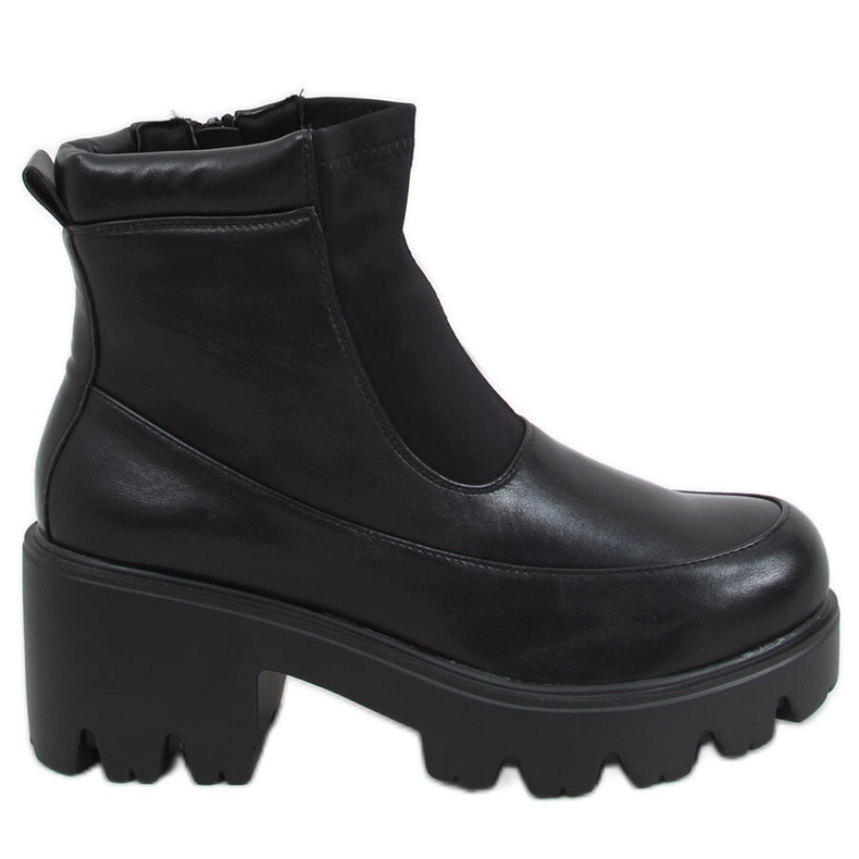 Mustat saappaat paksulla pohjalla CH19208 Musta