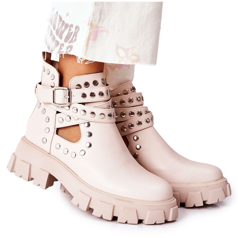 PG1 Työntekijät suihkulla beigellä Vernelle -alustalla