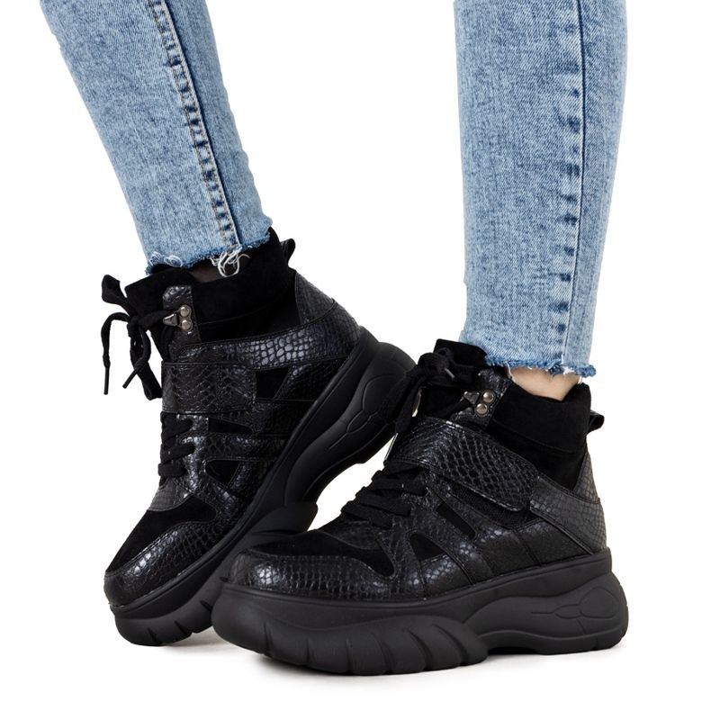 Mustat talvikengät Ninette animal -teemalla