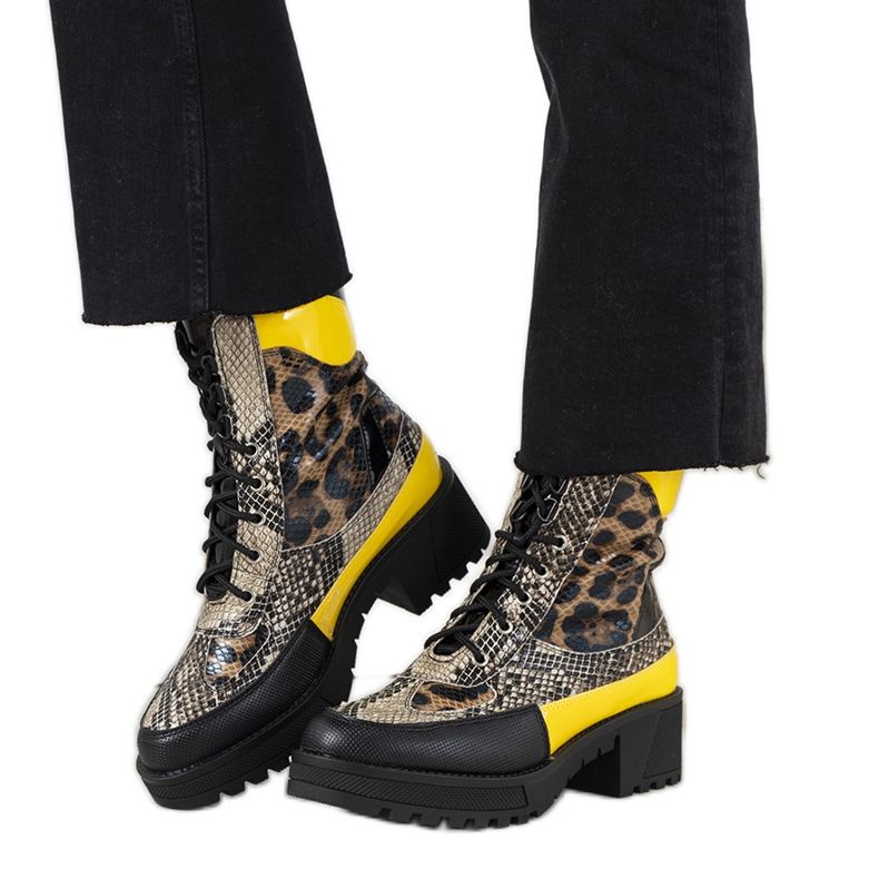 Mustat ansastajat Felisin eläinkuviossa