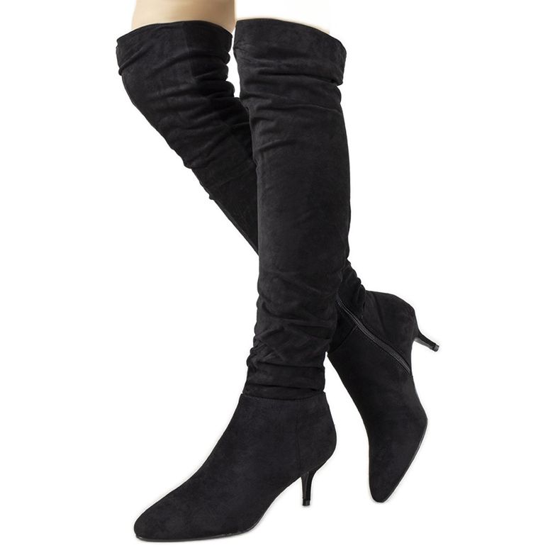 Mustat reiden korkeat saappaat Delialta