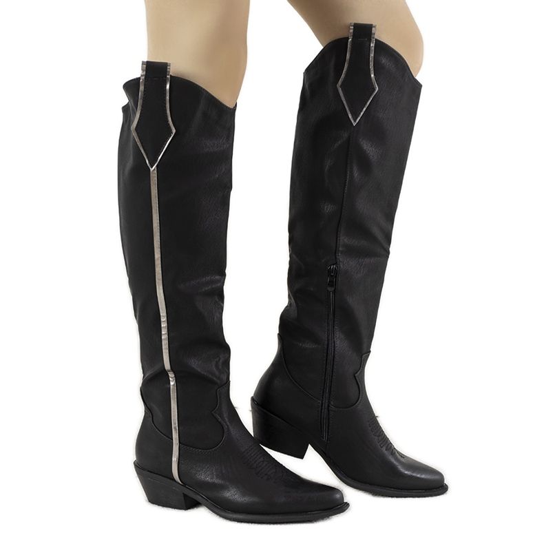 Mustat saappaat Garay -pylväässä