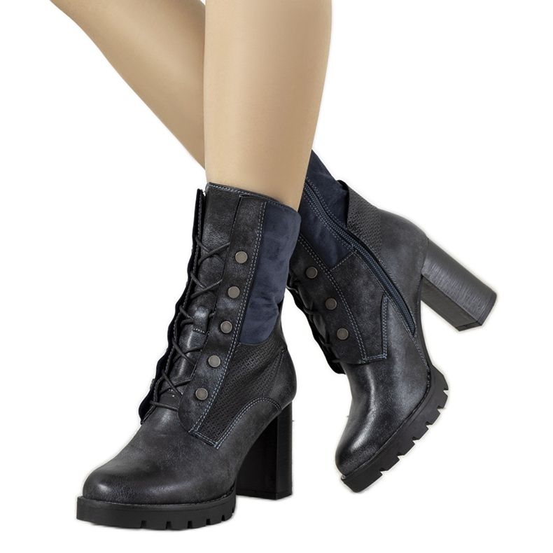 Tummansiniset nilkkurit Alvaradon pylväässä beige laivastonsininen