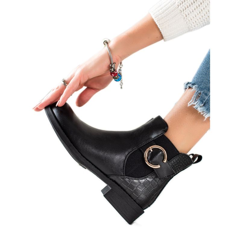 TRENDI Saappaat kultaisella soljella musta