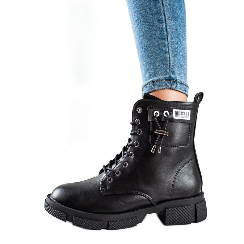 Goodin Mustat nauhakassit koristeella